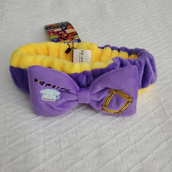 "FRIENDS" Face Wash Routine Microfibre Oversized Bow Headband - Picture 4 of 6